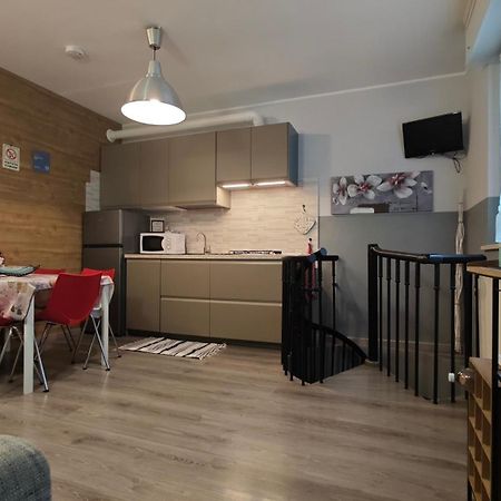 Appartamento Aleph With Private Parking, Next Train Station Como Bagian luar foto