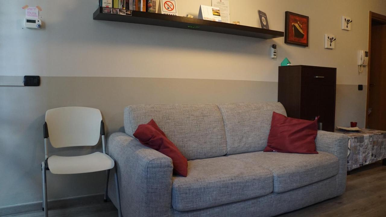 Appartamento Aleph With Private Parking, Next Train Station Como Bagian luar foto