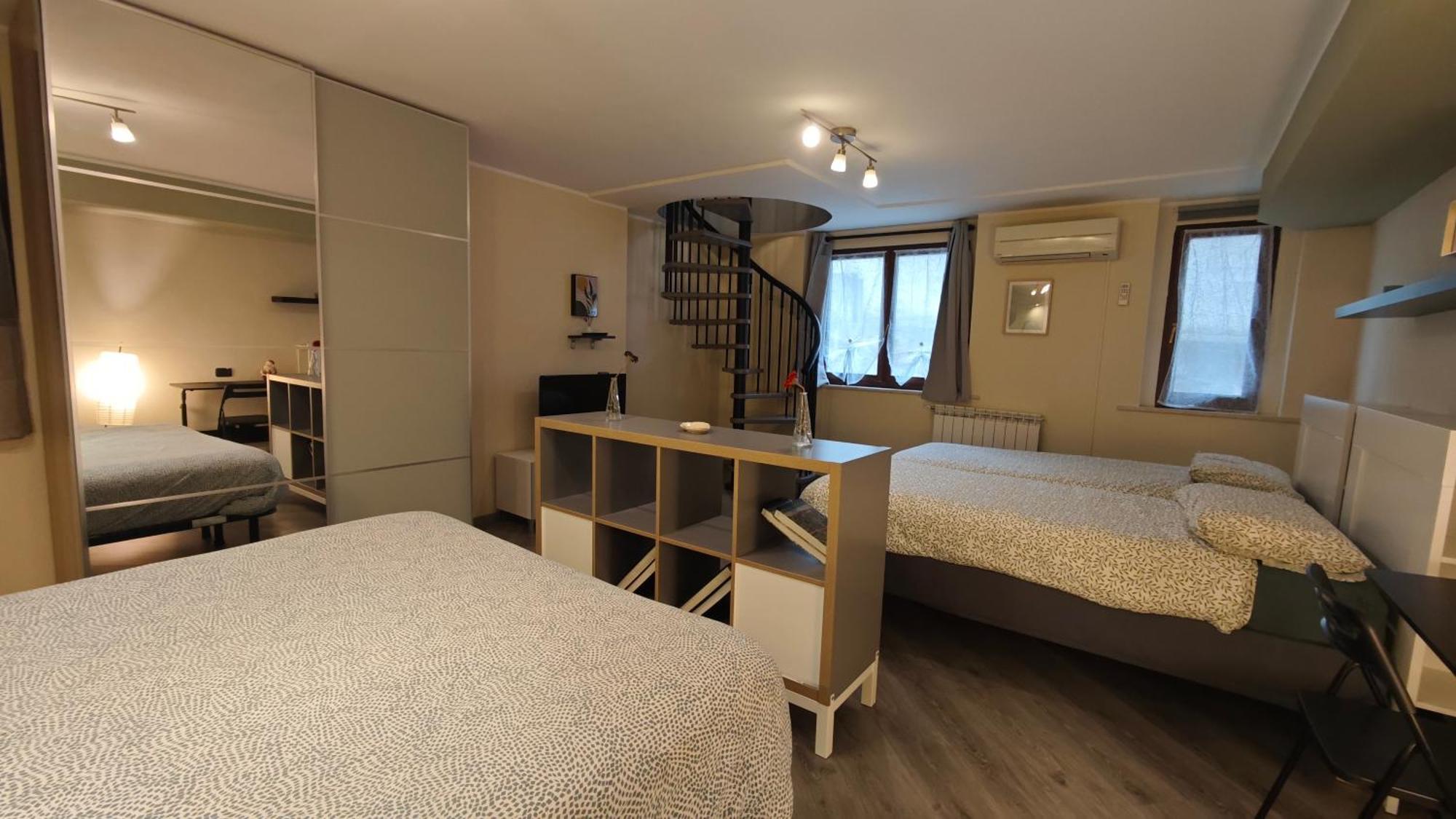 Appartamento Aleph With Private Parking, Next Train Station Como Bagian luar foto