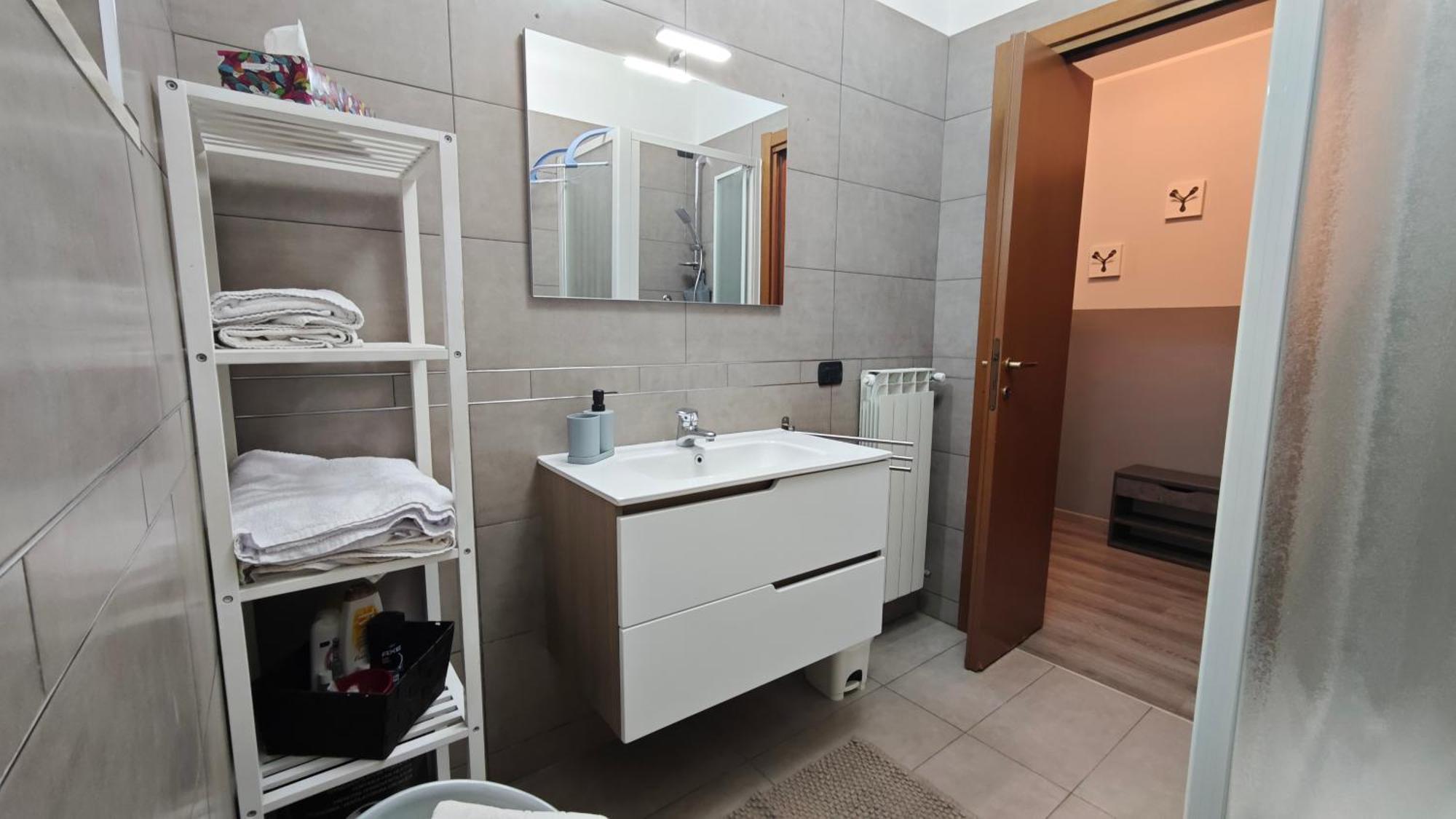 Appartamento Aleph With Private Parking, Next Train Station Como Bagian luar foto