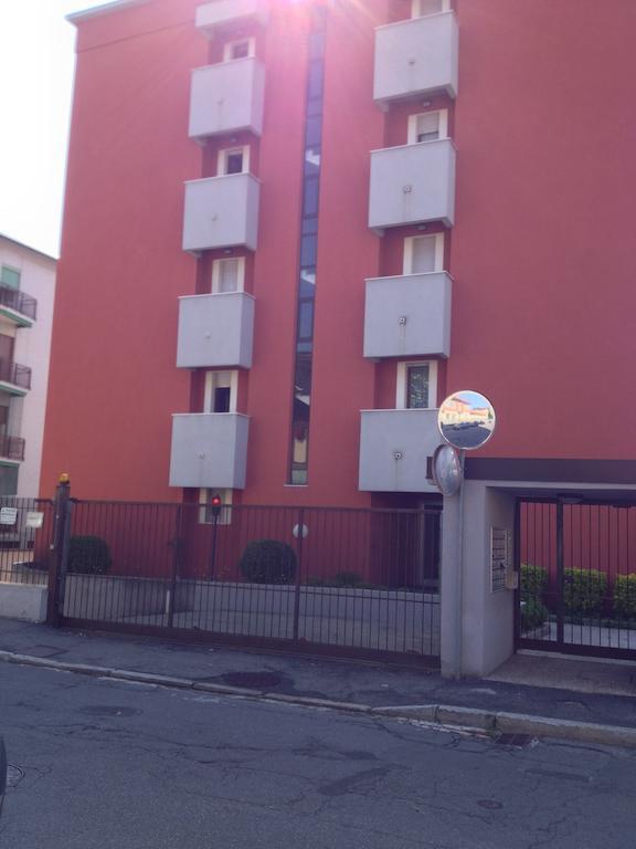 Appartamento Aleph With Private Parking, Next Train Station Como Bagian luar foto