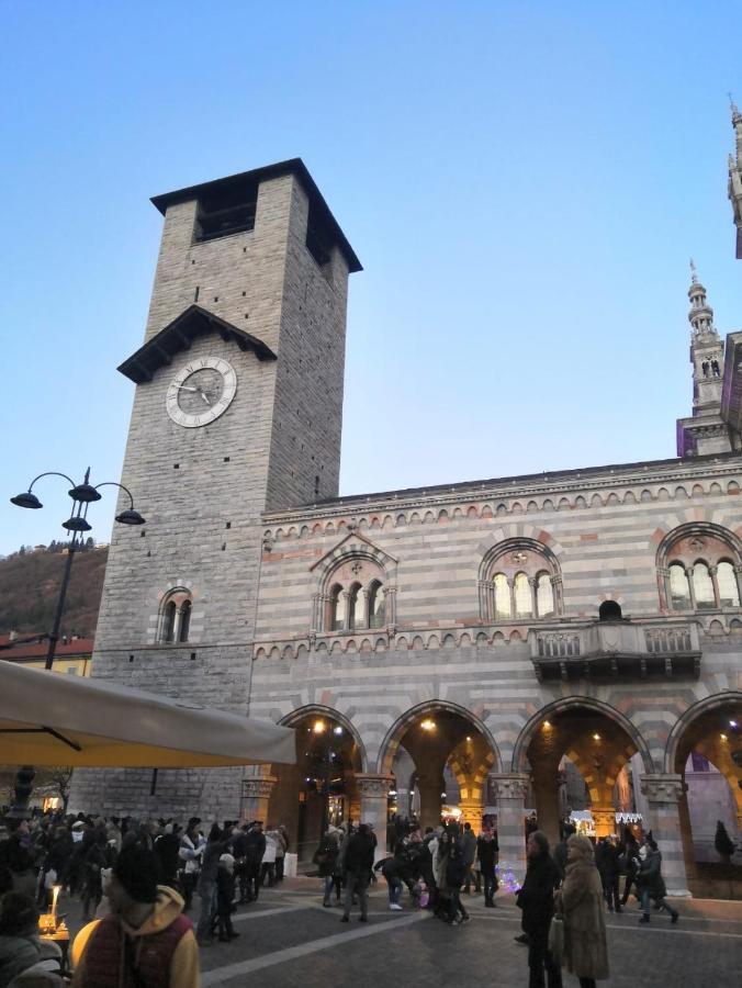 Appartamento Aleph With Private Parking, Next Train Station Como Bagian luar foto